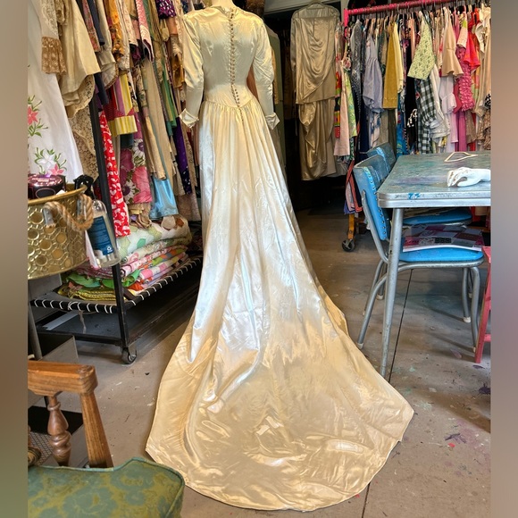 Antique 1930s Wedding Gown - Picture 4 of 17